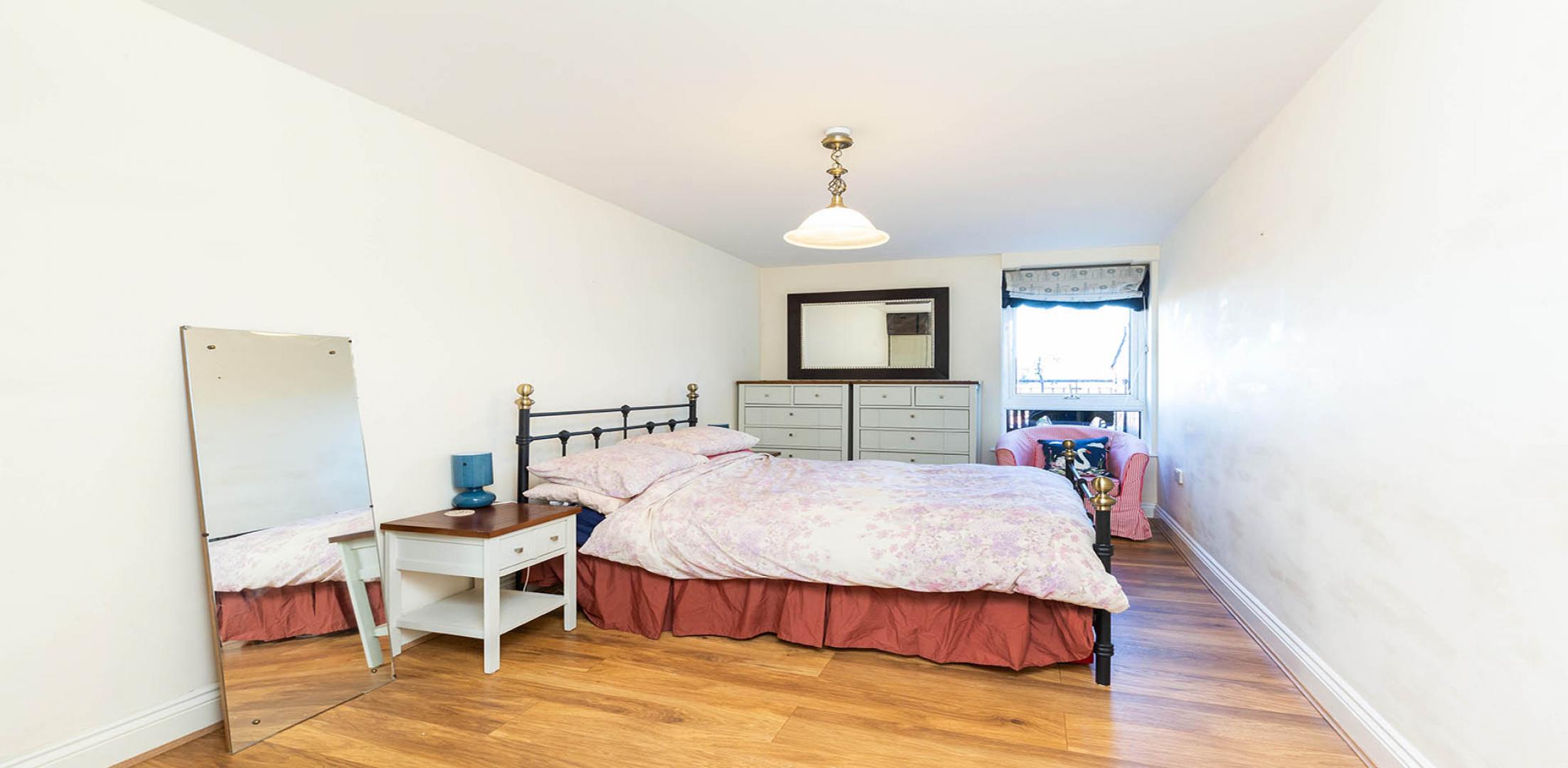 Spacious modern one bedroom flat mins to tube & shops St Pancras Way, Camden - Kings Cross